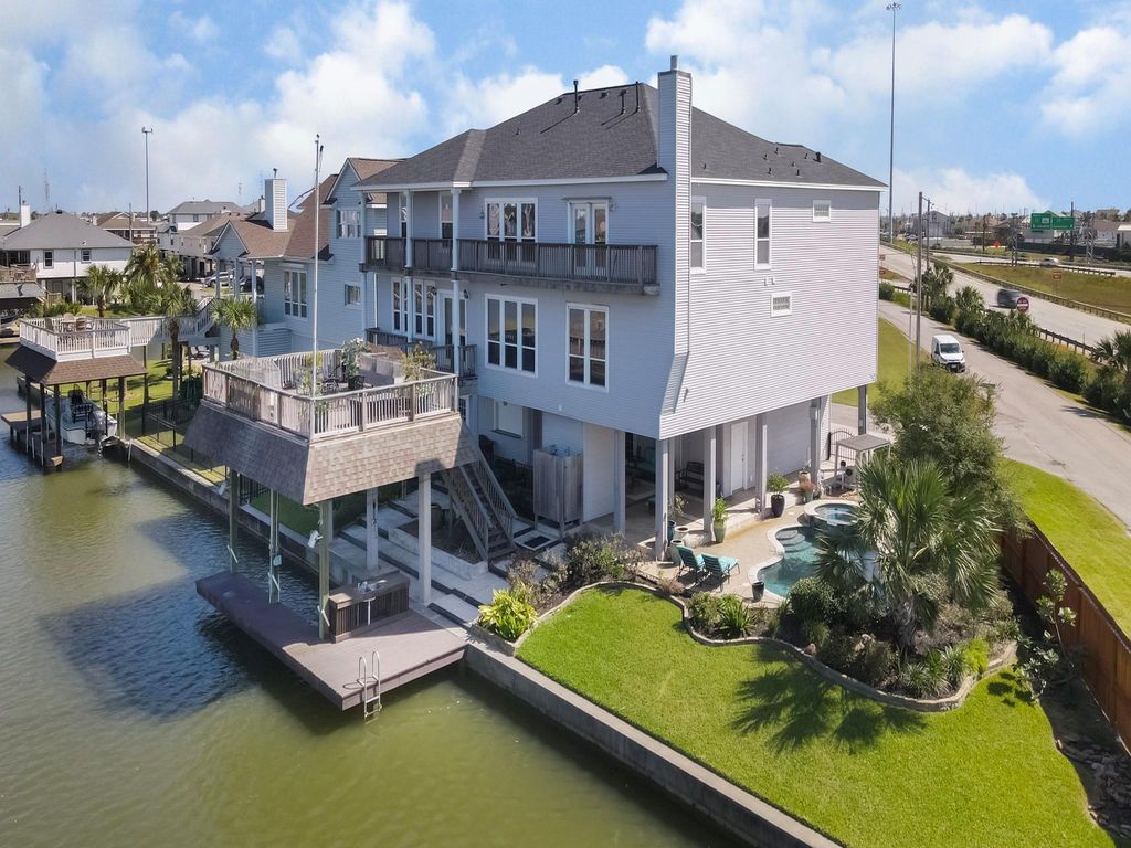 1 S Pintail Street, La Marque, TX 77568