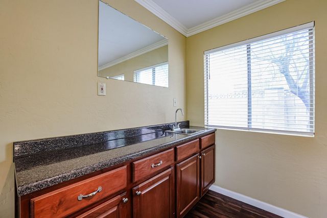 1005 E Cavalier Drive, Phoenix, AZ 85014