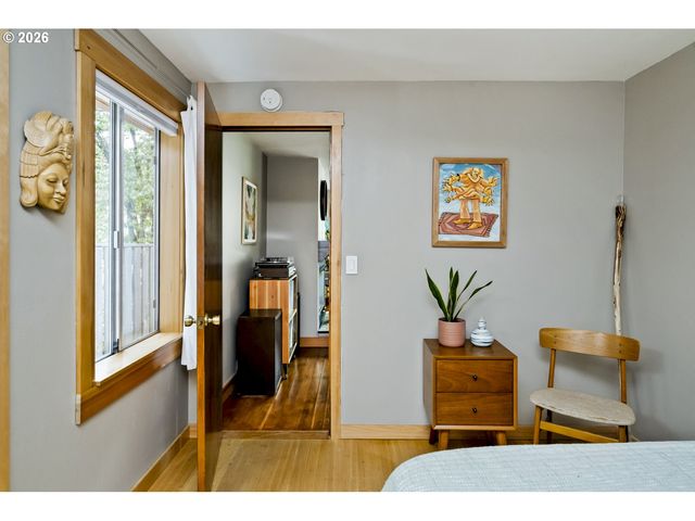 5747 Ne AINSWORTH St, Portland, OR 97218