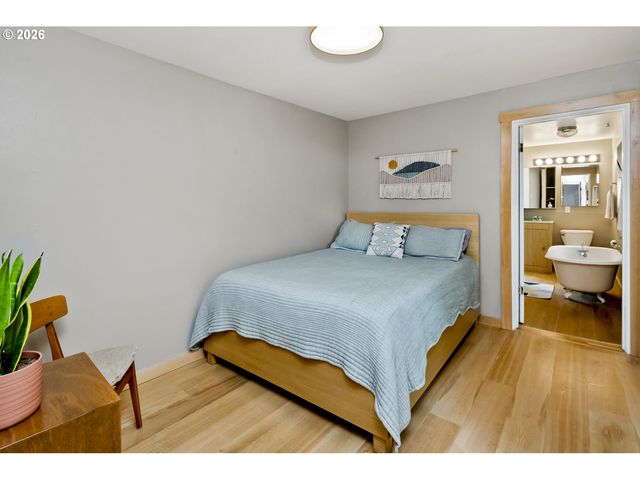 5747 Ne AINSWORTH St, Portland, OR 97218