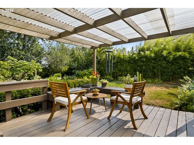 5747 Ne AINSWORTH St, Portland, OR 97218