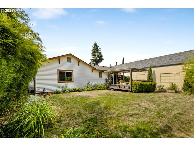 5747 Ne AINSWORTH St, Portland, OR 97218