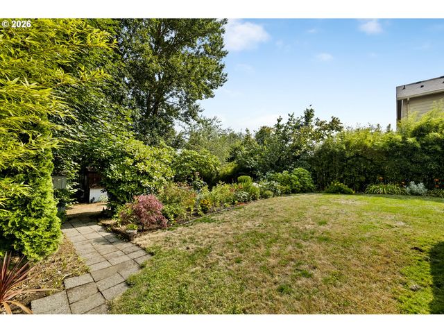 5747 Ne AINSWORTH St, Portland, OR 97218