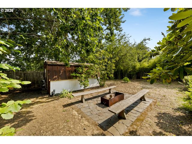 5747 Ne AINSWORTH St, Portland, OR 97218