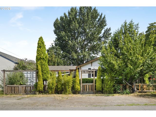 5747 Ne AINSWORTH St, Portland, OR 97218