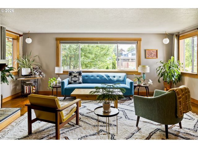 5747 Ne AINSWORTH St, Portland, OR 97218