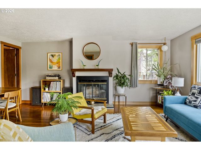 5747 Ne AINSWORTH St, Portland, OR 97218