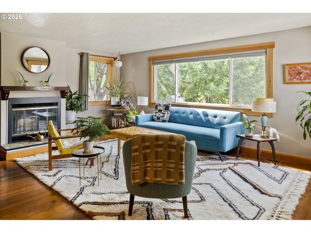 5747 Ne AINSWORTH St, Portland, OR 97218