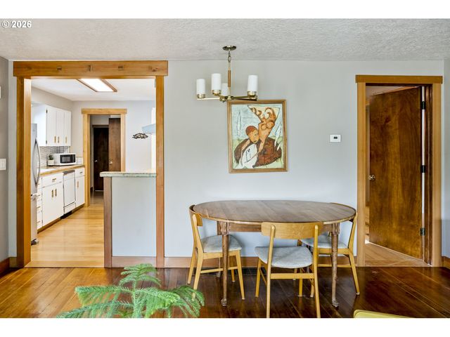 5747 Ne AINSWORTH St, Portland, OR 97218