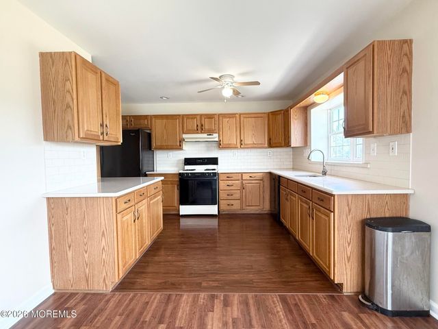 11 Rocky Hill Road, Manahawkin, NJ 08050