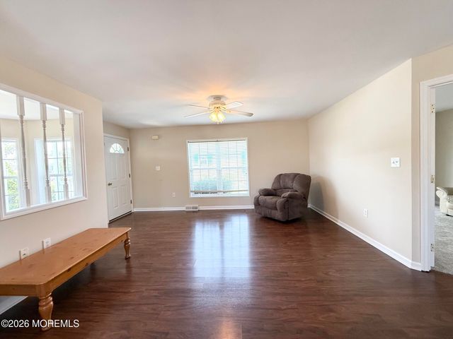 11 Rocky Hill Road, Manahawkin, NJ 08050