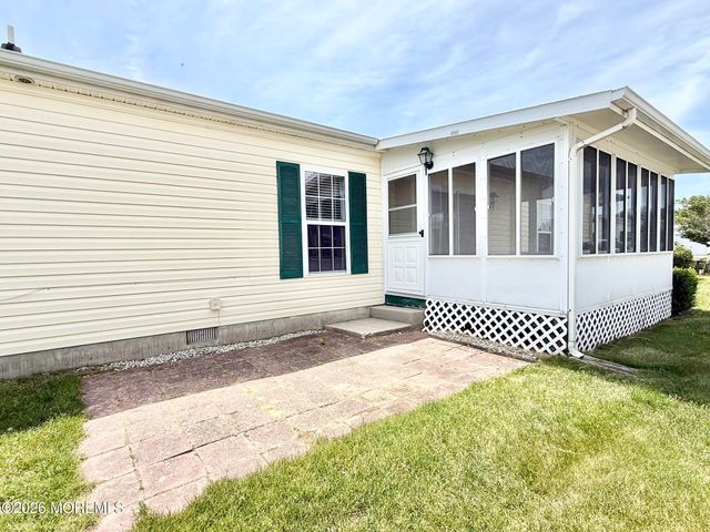 11 Rocky Hill Road, Manahawkin, NJ 08050