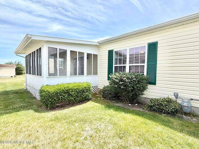 11 Rocky Hill Road, Manahawkin, NJ 08050