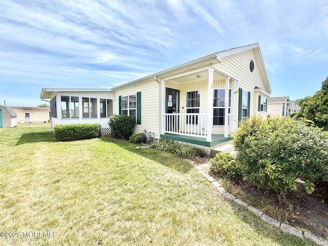 11 Rocky Hill Road, Manahawkin, NJ 08050