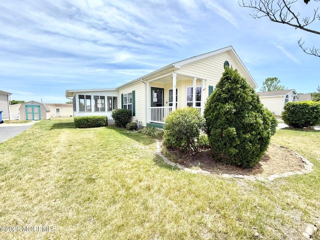 11 Rocky Hill Road, Manahawkin, NJ 08050