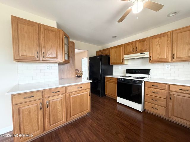 11 Rocky Hill Road, Manahawkin, NJ 08050