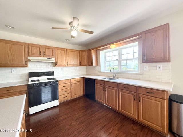 11 Rocky Hill Road, Manahawkin, NJ 08050