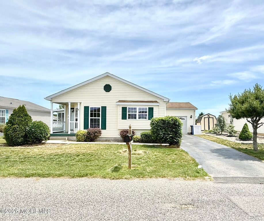 11 Rocky Hill Road, Manahawkin, NJ 08050