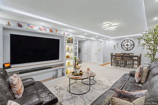 226-26 Union Turnpike 2R, Oakland Gardens, NY 11364
