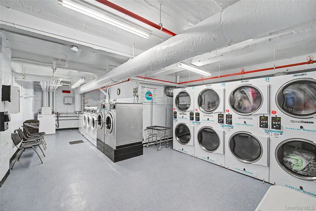 226-26 Union Turnpike 2R, Oakland Gardens, NY 11364