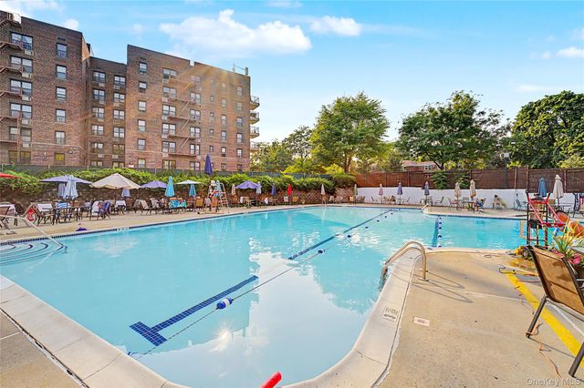 226-26 Union Turnpike 2R, Oakland Gardens, NY 11364