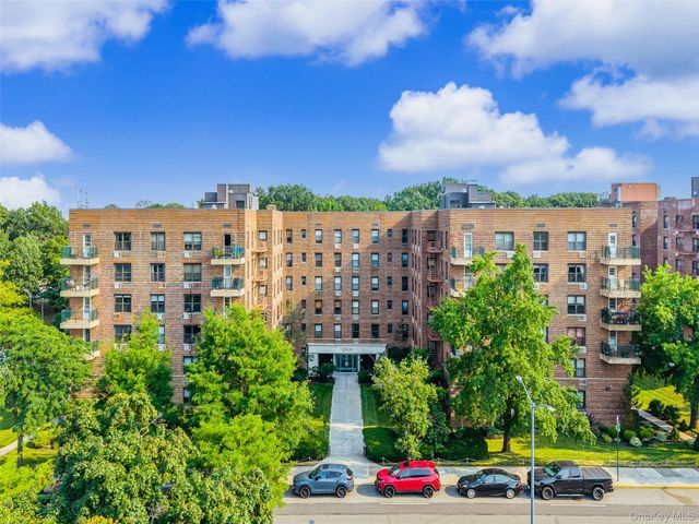 226-26 Union Turnpike 2R, Oakland Gardens, NY 11364