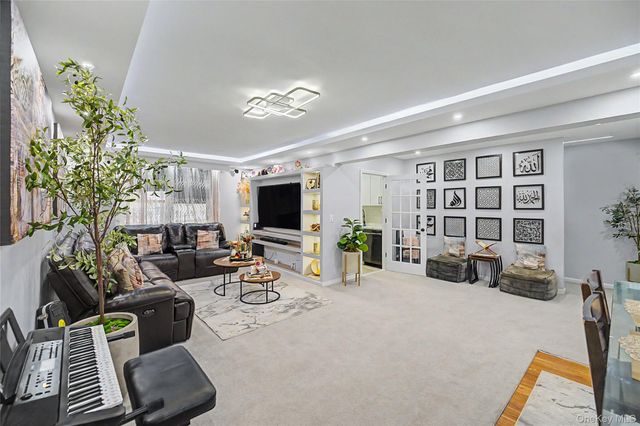 226-26 Union Turnpike 2R, Oakland Gardens, NY 11364