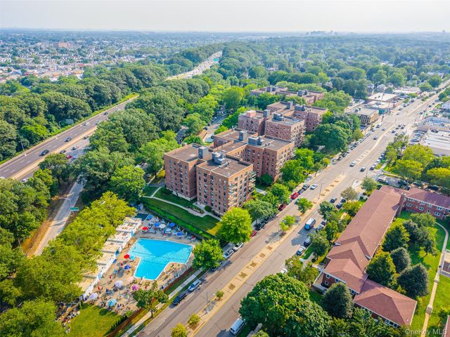 226-26 Union Turnpike 2R, Oakland Gardens, NY 11364