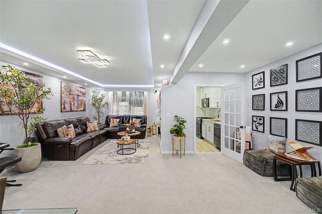 226-26 Union Turnpike 2R, Oakland Gardens, NY 11364