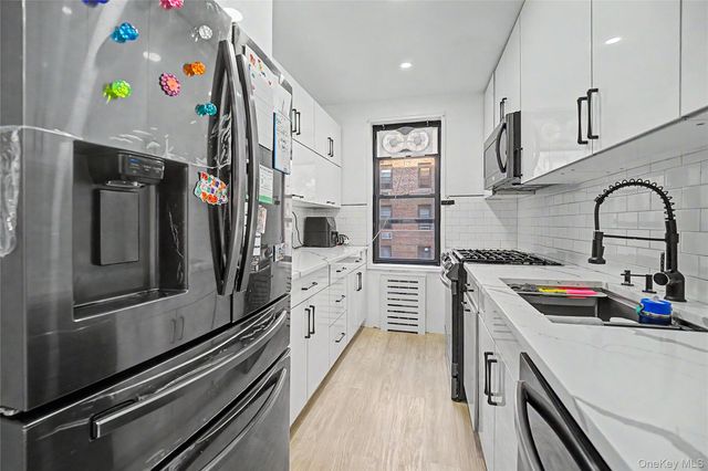 226-26 Union Turnpike 2R, Oakland Gardens, NY 11364