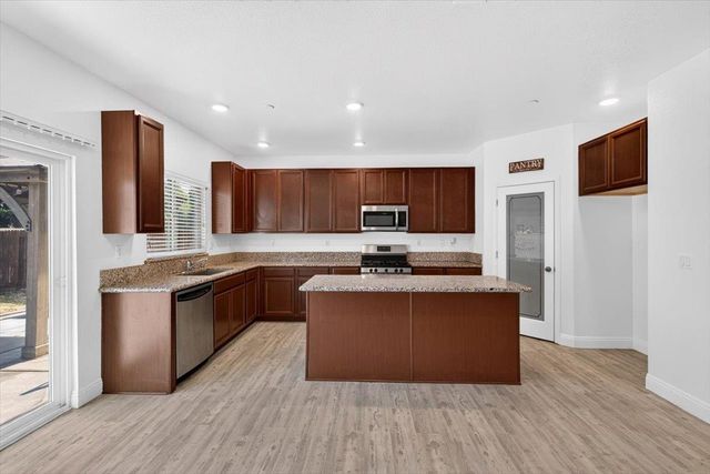 1751 Red Alder Ave, Sacramento, CA 95834