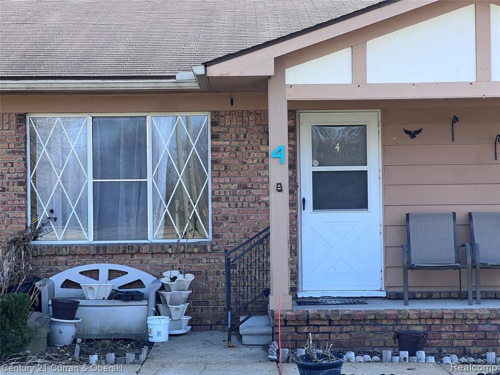 61035 11 Mile Road, South Lyon, MI 48178