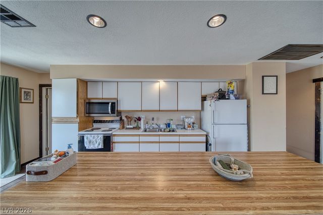 1641 West Hickory Street, Pahrump, NV 89048