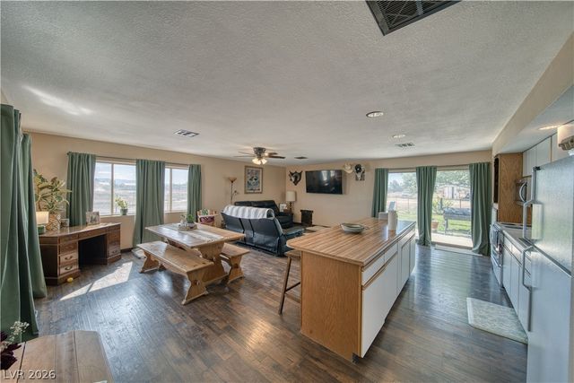 1641 West Hickory Street, Pahrump, NV 89048