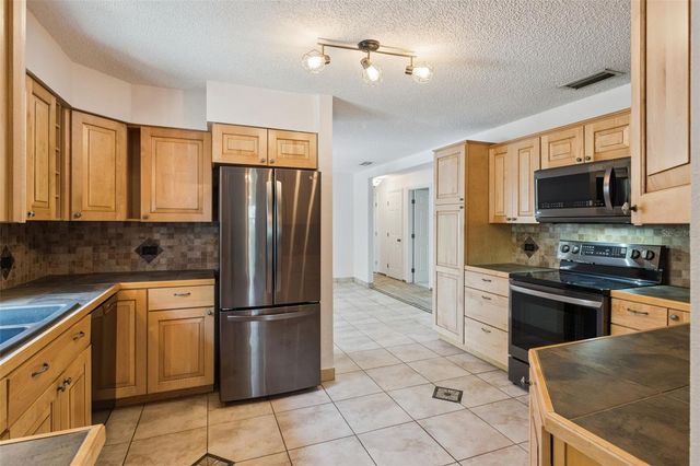 307 E MAPLE STREET, Davenport, FL 33837