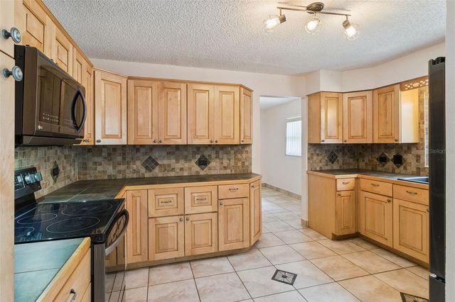 307 E MAPLE STREET, Davenport, FL 33837