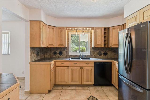 307 E MAPLE STREET, Davenport, FL 33837