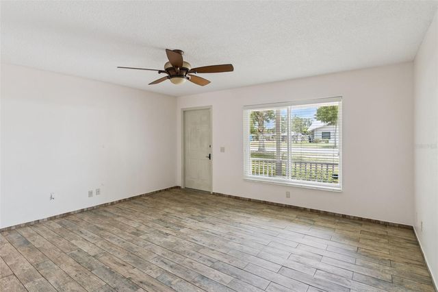 307 E MAPLE STREET, Davenport, FL 33837
