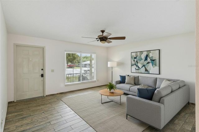 307 E MAPLE STREET, Davenport, FL 33837