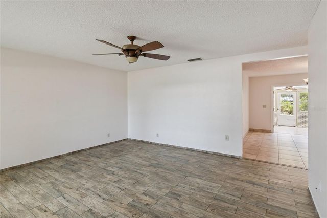307 E MAPLE STREET, Davenport, FL 33837