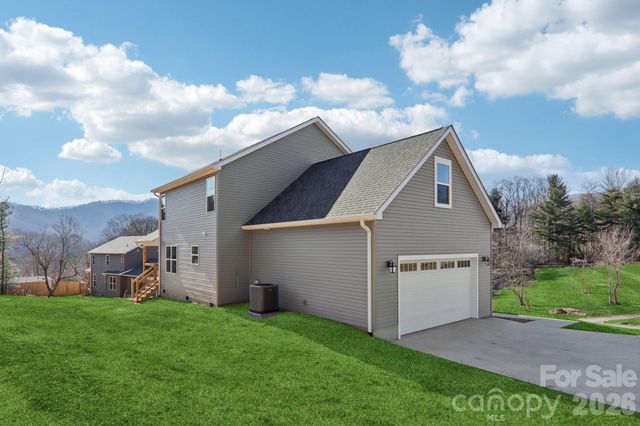 127 Lincoln Ridge Drive, Candler, NC 28715