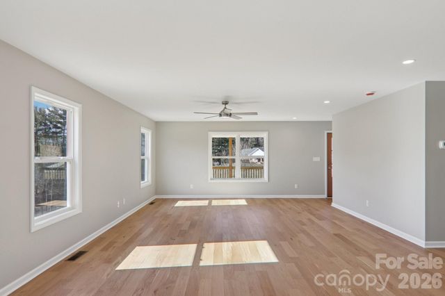 127 Lincoln Ridge Drive, Candler, NC 28715