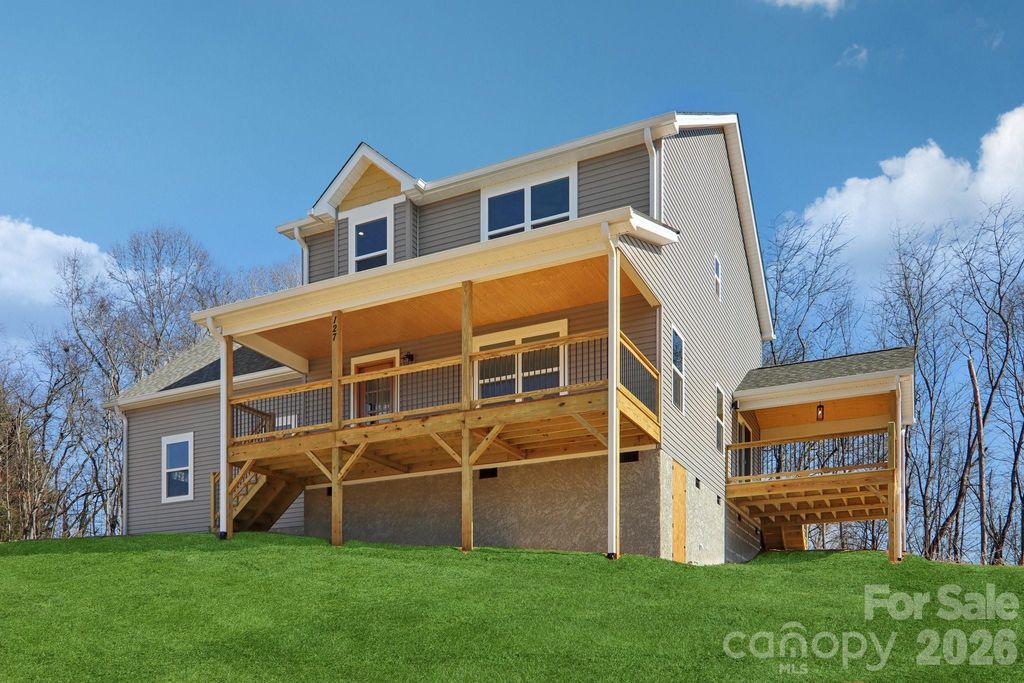 127 Lincoln Ridge Drive, Candler, NC 28715