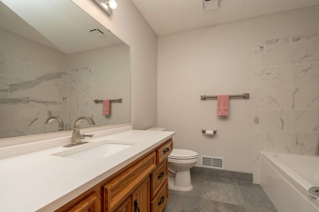 1813 6th Avenue W, Shakopee, MN 55379