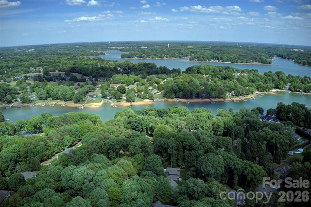 279 Woodstream Circle, Mooresville, NC 28117