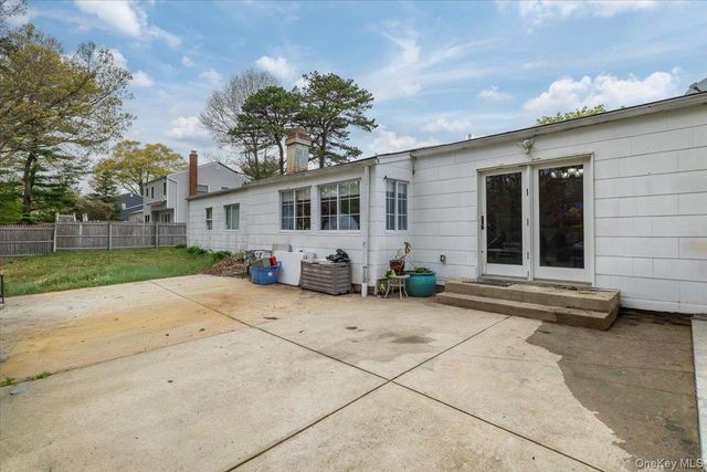 10 Calicotree Lane, Coram, NY 11727