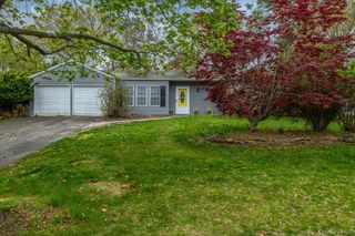 10 Calicotree Lane, Coram, NY 11727
