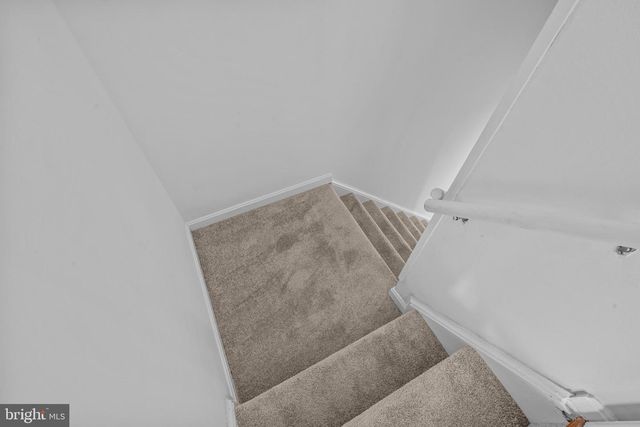 8387 WOODLINE CT, Manassas, VA 20110