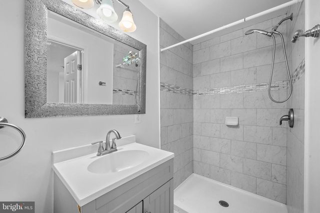 8387 WOODLINE CT, Manassas, VA 20110