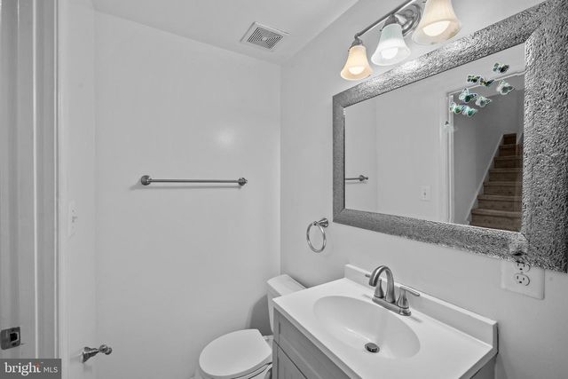8387 WOODLINE CT, Manassas, VA 20110